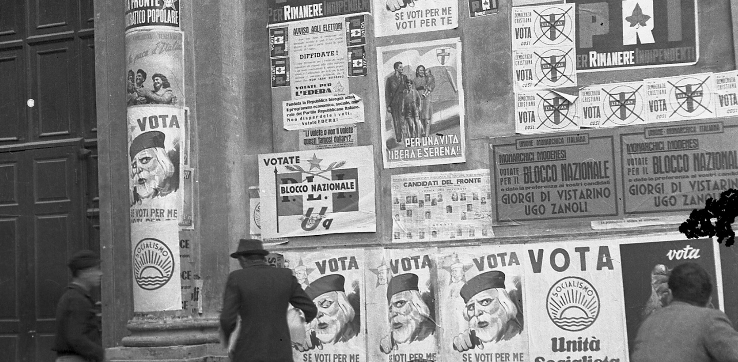 Durante la Prima Repubblica, i partiti godevano di un potere spropositato, che confluiva anche nell’illegalità e nella corruzione. Dopo Tangentopoli, con i politici in galera, il concetto di partito è radicalmente cambiato (in peggio) e, con esso, la democrazia. Politici Corrotti